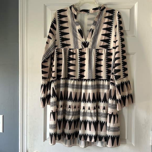 Patterned ruffle swing dress with open neck - Picture 1 of 8